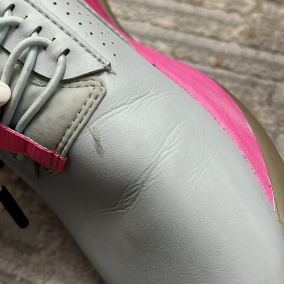 Shoes - Picture 5 of 7